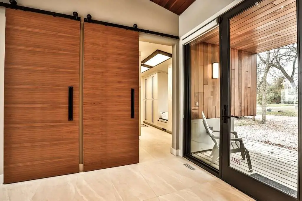 Winnipeg Beach Cottage - Sliding Door