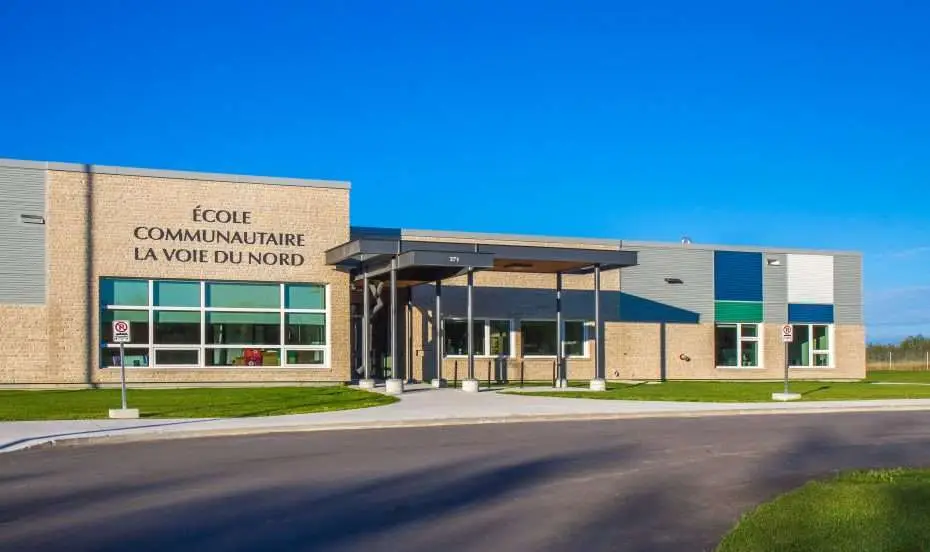 École communautaire La Voie du Nord - Front Entrance