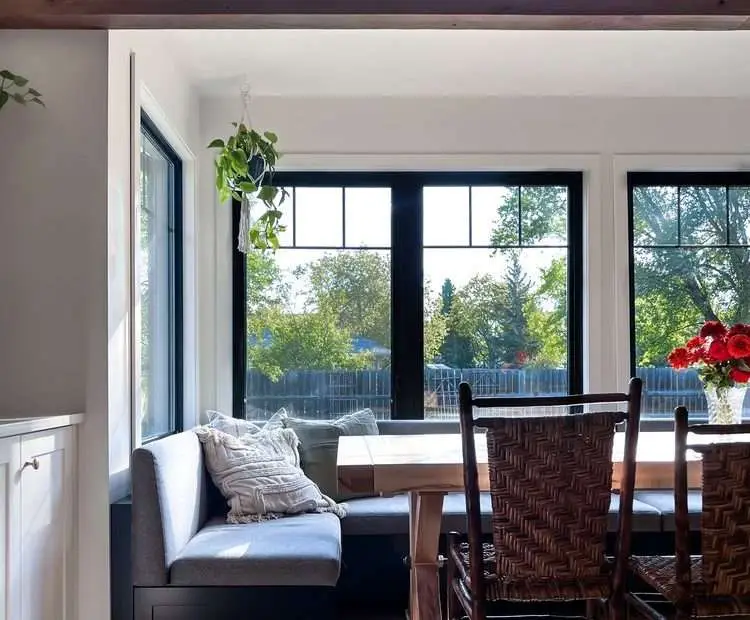 A rustic with SILEX windows dining room, a SILEX Residential Project.