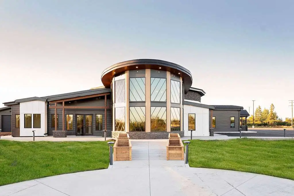 Peepeekisis Funeral Home, SILEX fiberglass windows, custom fiberglass windows, fiberglass windows Saskatchewan, bevelled SDL bars